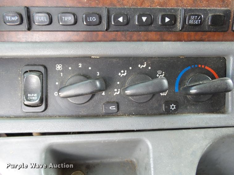 image for item K1135 2003 Freightliner ST120 semi truck