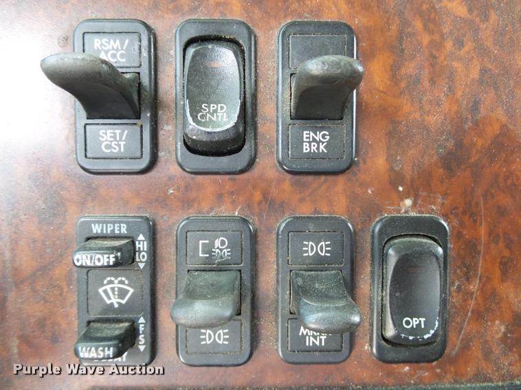 image for item K1135 2003 Freightliner ST120 semi truck