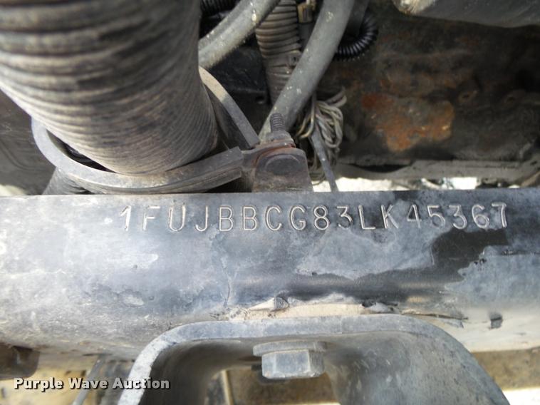 image for item K1135 2003 Freightliner ST120 semi truck