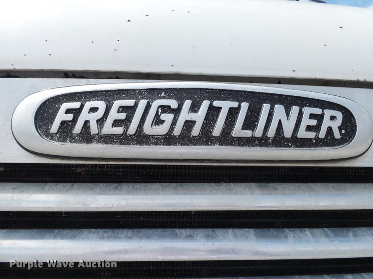 image for item K1135 2003 Freightliner ST120 semi truck