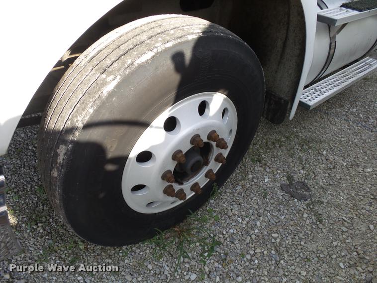 image for item K1136 2006 International 9400i semi truck