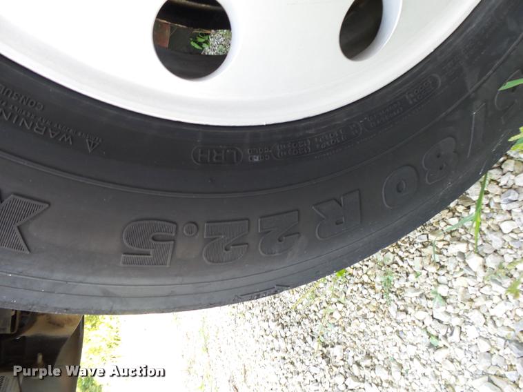 image for item K1136 2006 International 9400i semi truck