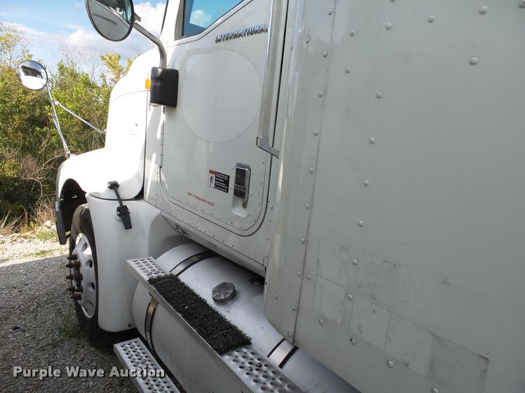 image for item K1136 2006 International 9400i semi truck