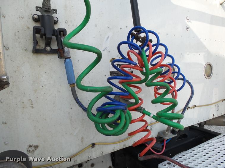 image for item K1136 2006 International 9400i semi truck