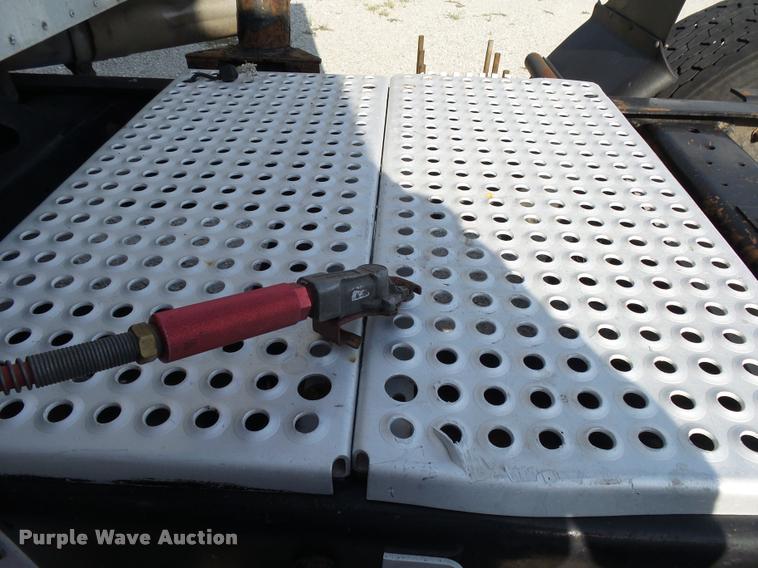 image for item K1136 2006 International 9400i semi truck