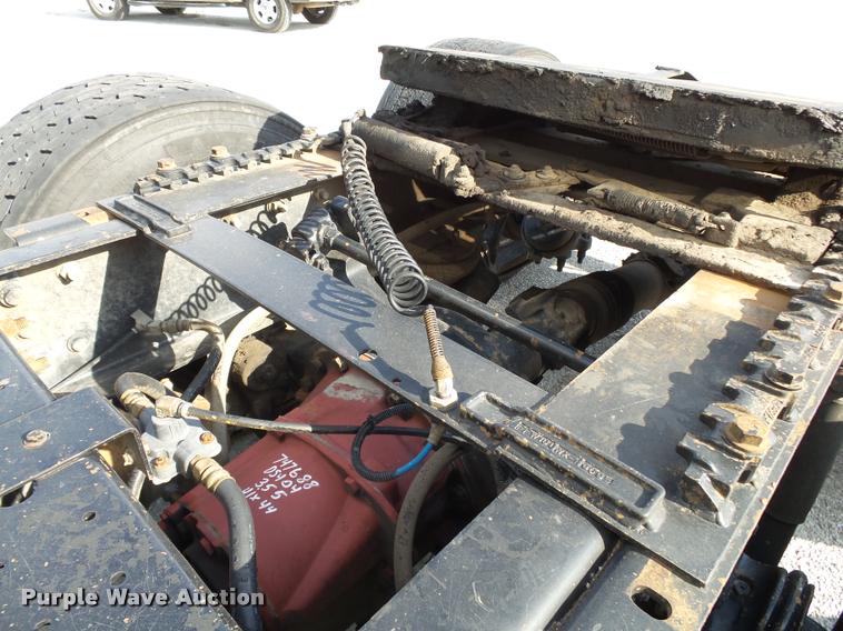 image for item K1136 2006 International 9400i semi truck