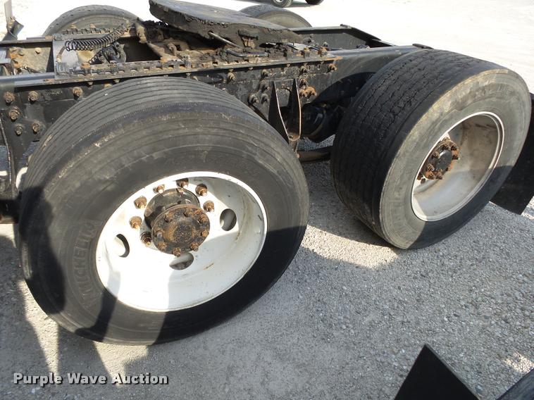 image for item K1136 2006 International 9400i semi truck