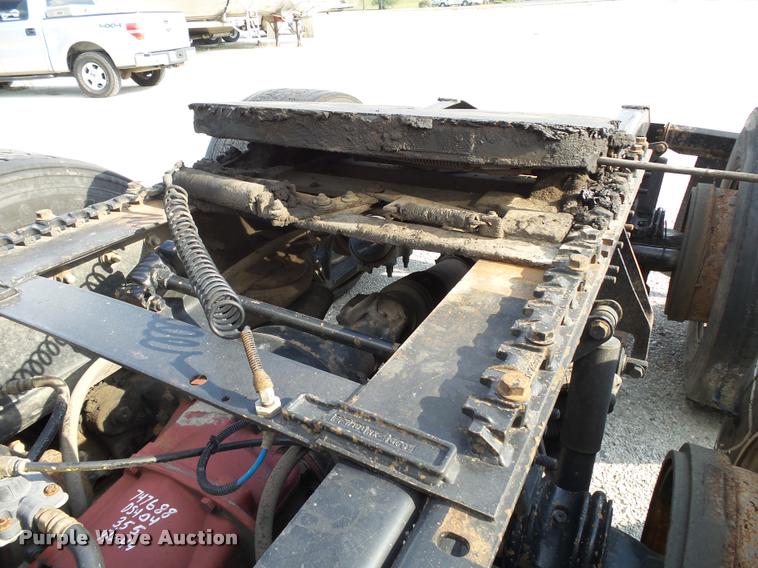 image for item K1136 2006 International 9400i semi truck