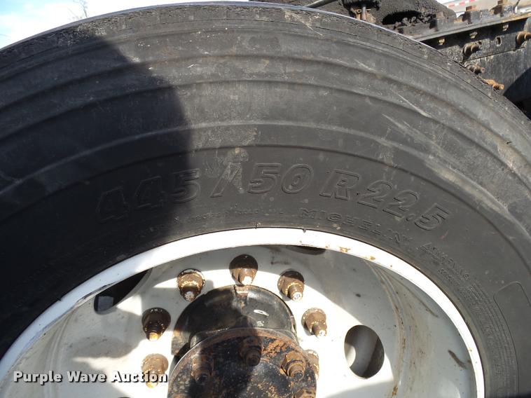 image for item K1136 2006 International 9400i semi truck