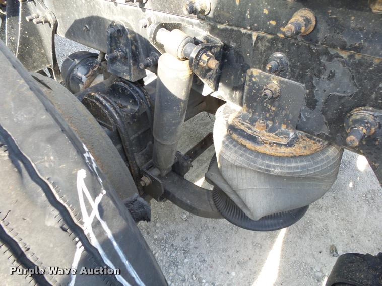 image for item K1136 2006 International 9400i semi truck