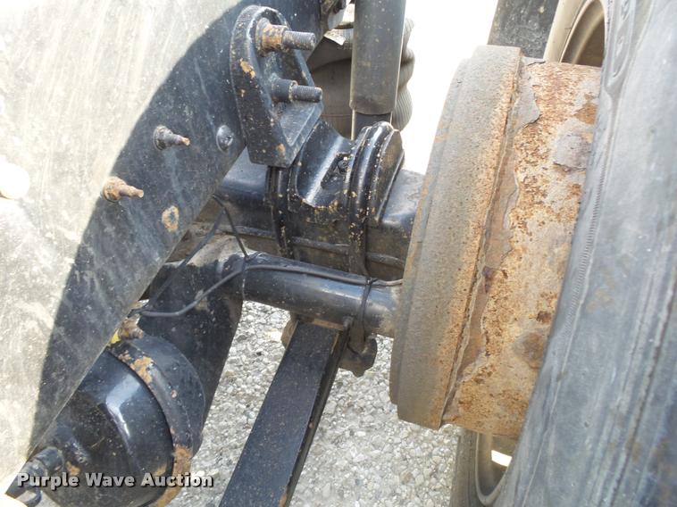 image for item K1136 2006 International 9400i semi truck