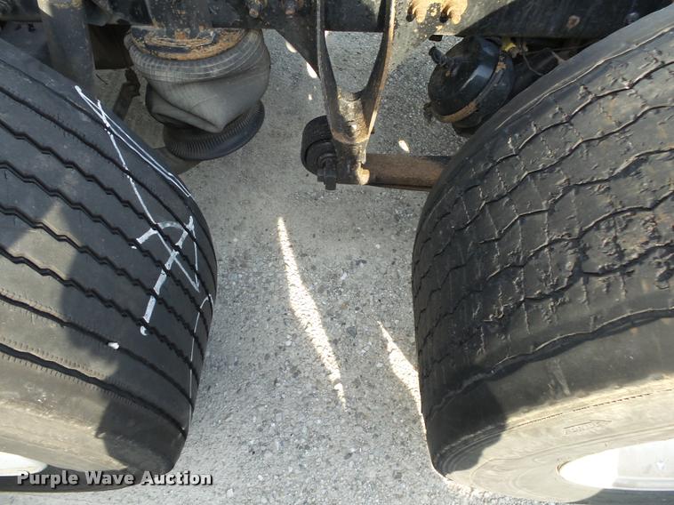 image for item K1136 2006 International 9400i semi truck