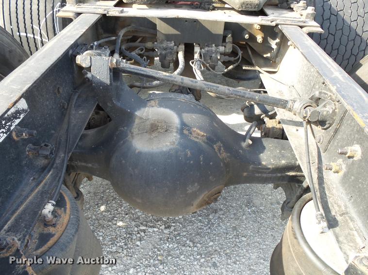 image for item K1136 2006 International 9400i semi truck