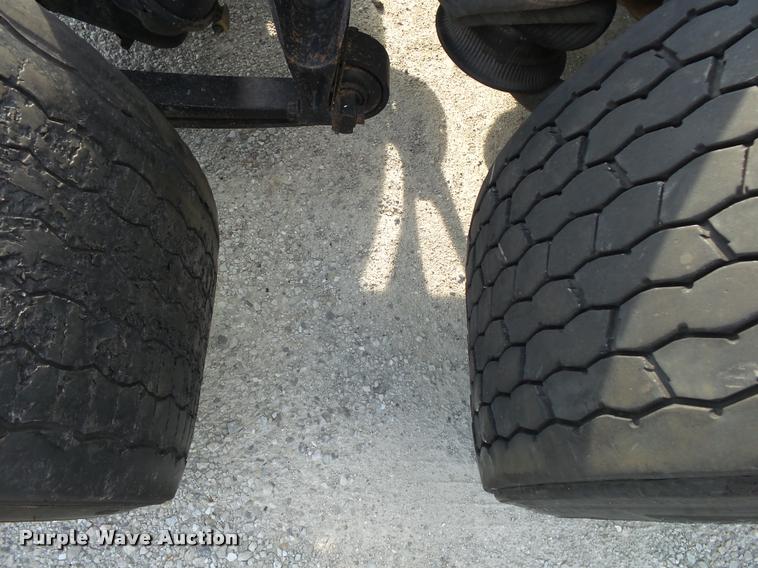 image for item K1136 2006 International 9400i semi truck