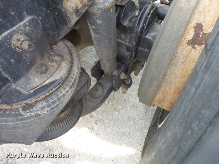 image for item K1136 2006 International 9400i semi truck