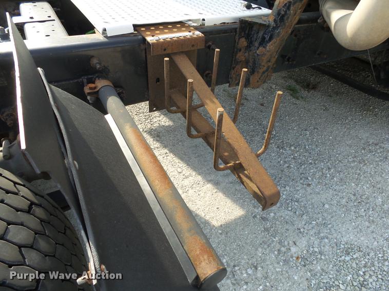 image for item K1136 2006 International 9400i semi truck