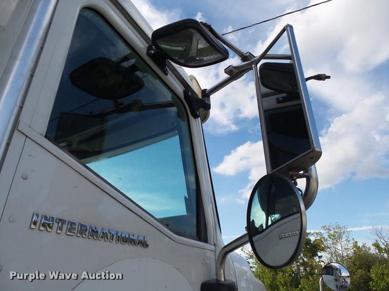 image for item K1136 2006 International 9400i semi truck