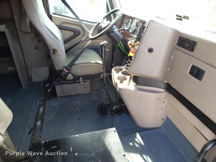 image for item K1136 2006 International 9400i semi truck