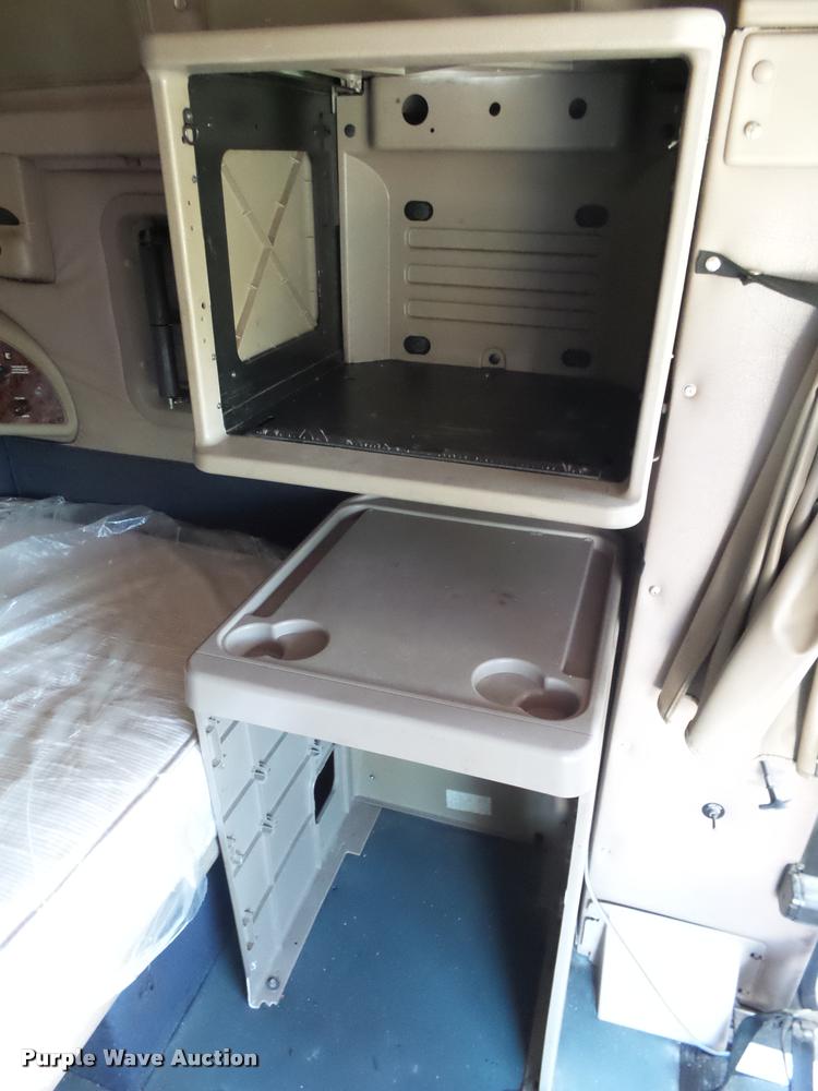 image for item K1136 2006 International 9400i semi truck