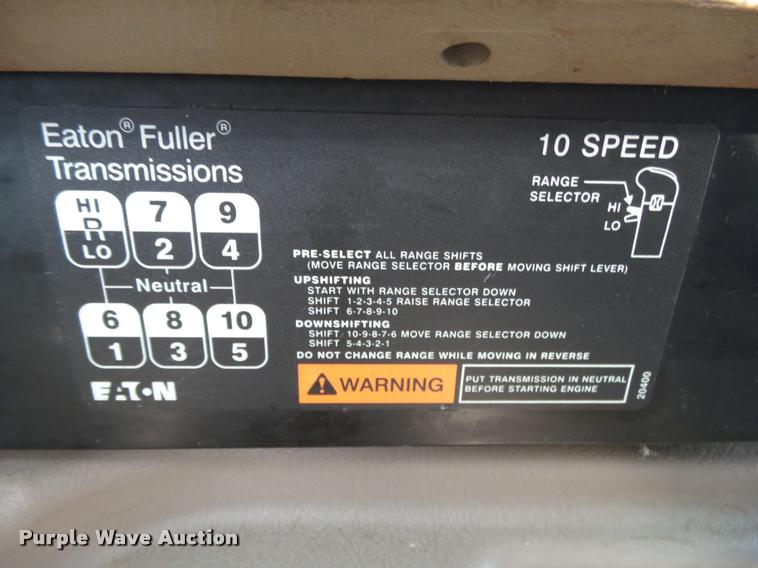 image for item K1136 2006 International 9400i semi truck