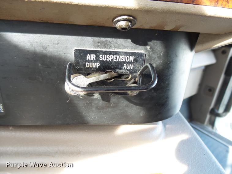 image for item K1136 2006 International 9400i semi truck