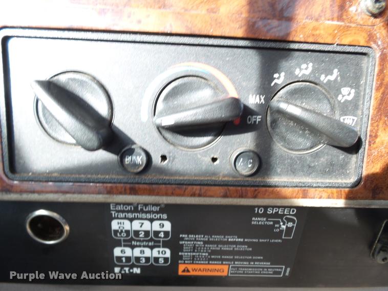 image for item K1136 2006 International 9400i semi truck