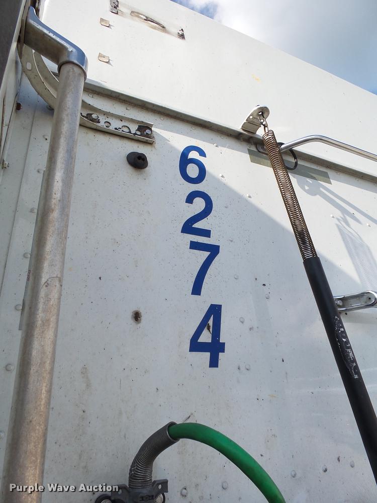 image for item K1136 2006 International 9400i semi truck