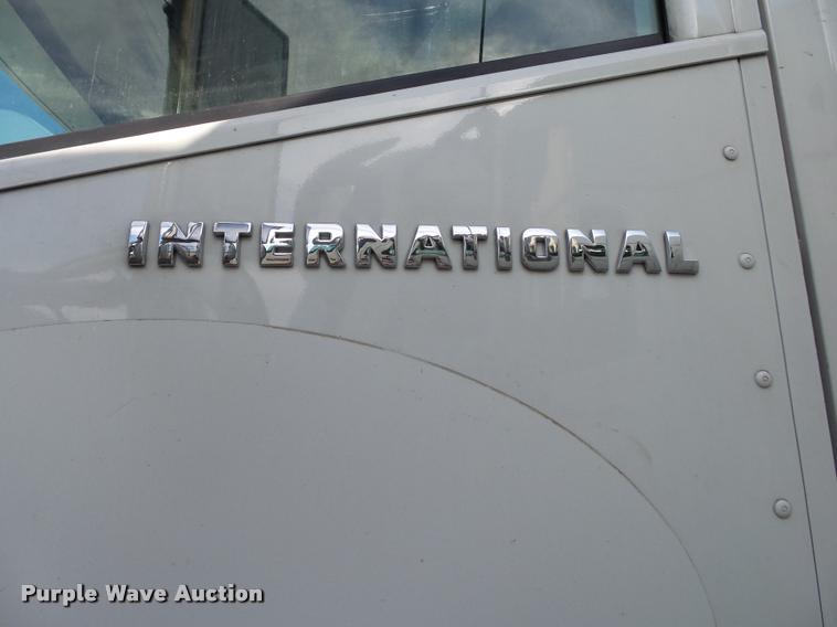 image for item K1136 2006 International 9400i semi truck