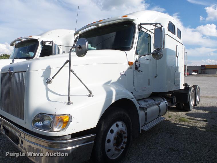 image for item K1137 2006 International 9400i semi truck