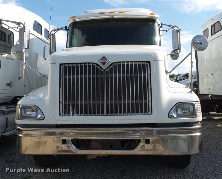 image for item K1137 2006 International 9400i semi truck