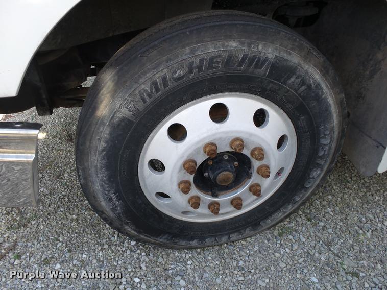 image for item K1137 2006 International 9400i semi truck