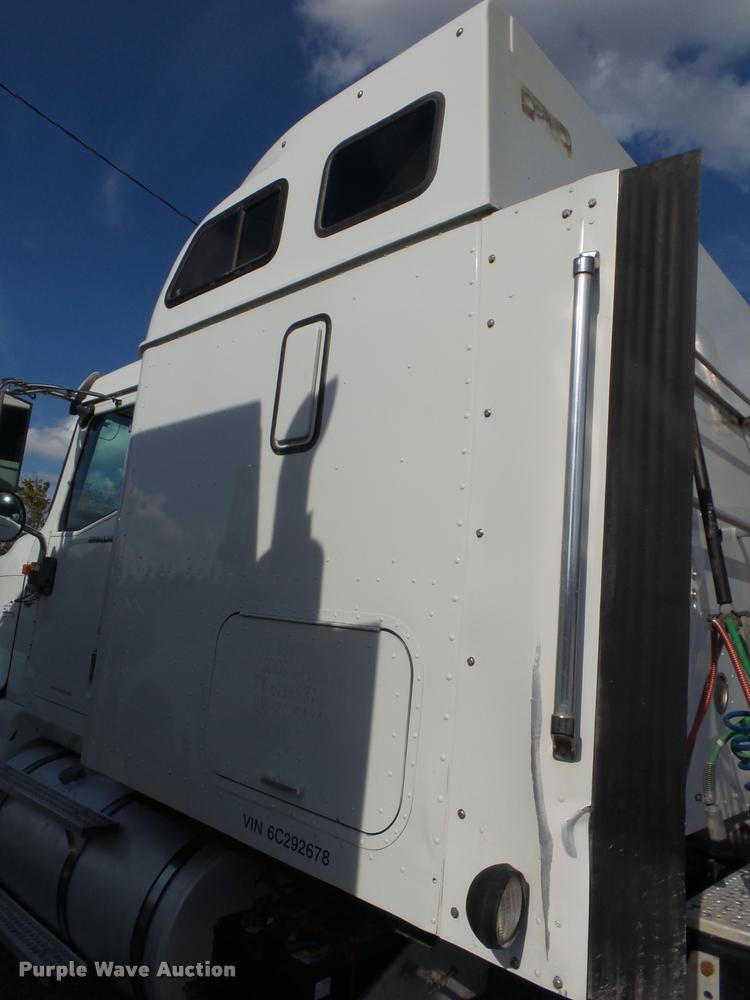 image for item K1137 2006 International 9400i semi truck