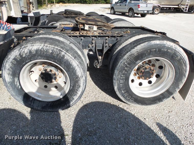 image for item K1137 2006 International 9400i semi truck