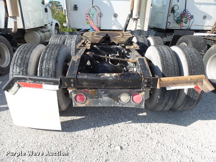 image for item K1137 2006 International 9400i semi truck