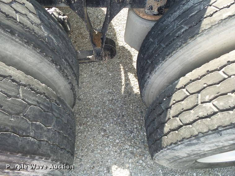 image for item K1137 2006 International 9400i semi truck