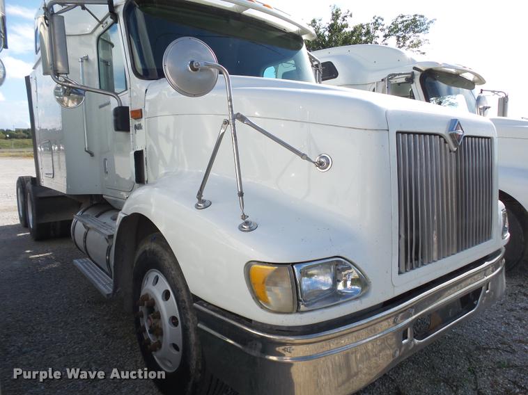 image for item K1137 2006 International 9400i semi truck