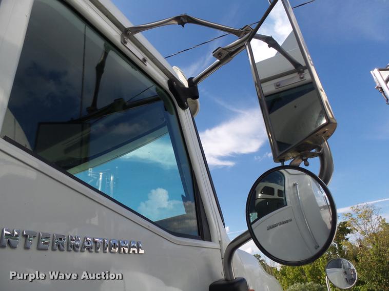 image for item K1137 2006 International 9400i semi truck