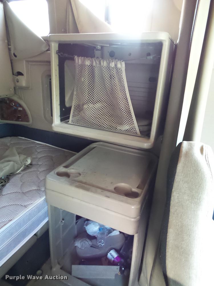 image for item K1137 2006 International 9400i semi truck