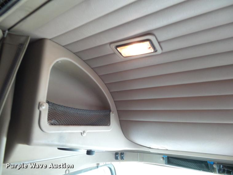 image for item K1137 2006 International 9400i semi truck