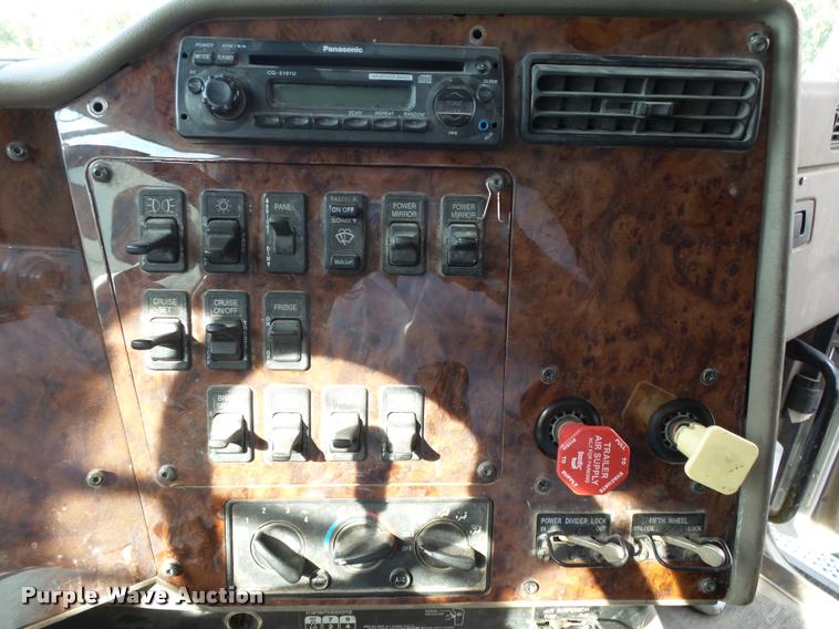 image for item K1137 2006 International 9400i semi truck