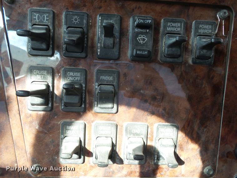 image for item K1137 2006 International 9400i semi truck