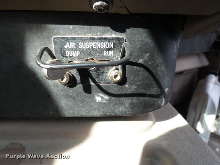 image for item K1137 2006 International 9400i semi truck