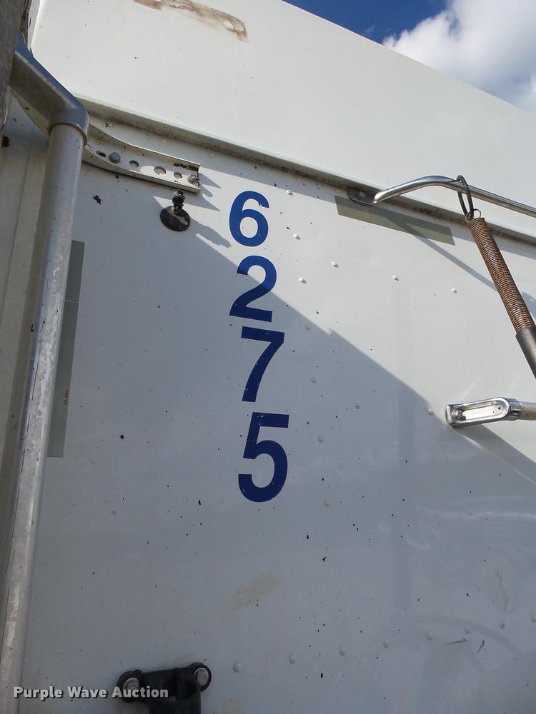 image for item K1137 2006 International 9400i semi truck