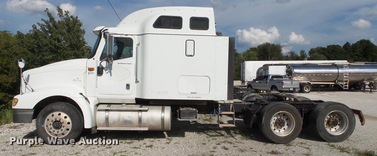 image for item K1138 2006 International 9400i semi truck