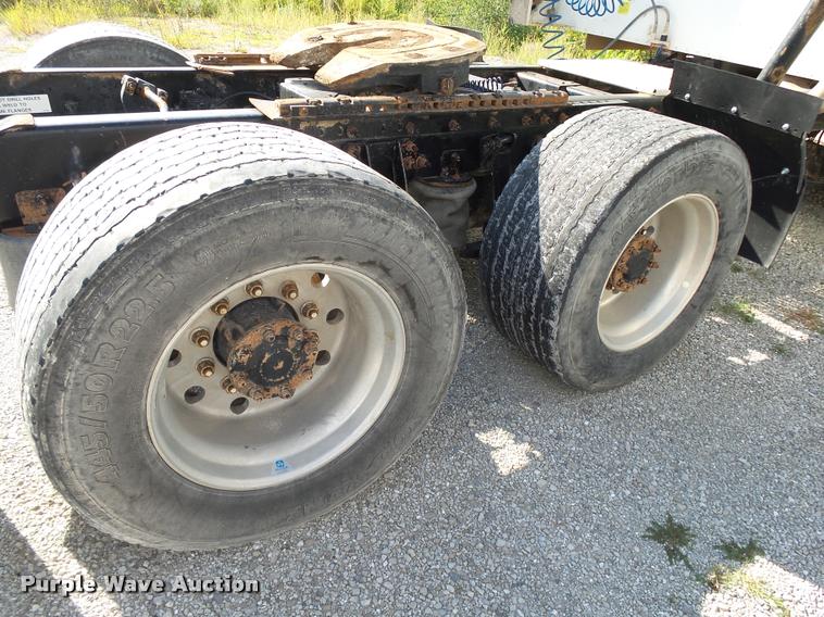 image for item K1138 2006 International 9400i semi truck