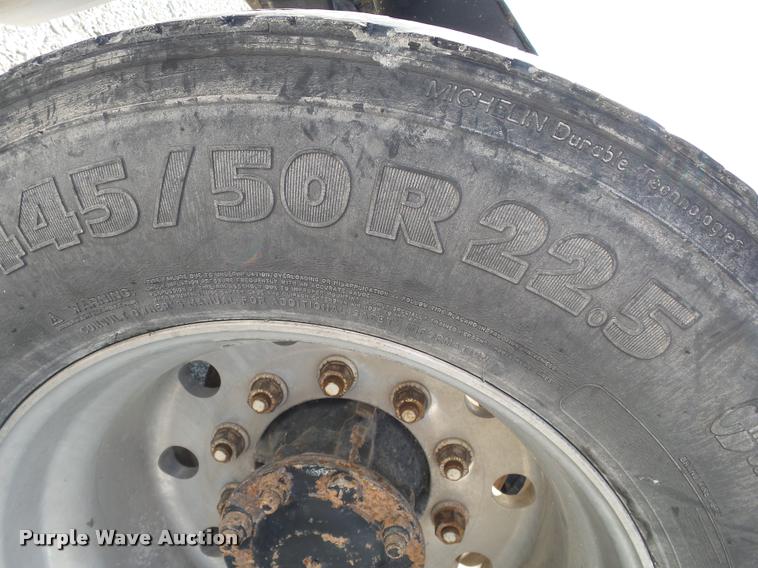 image for item K1138 2006 International 9400i semi truck