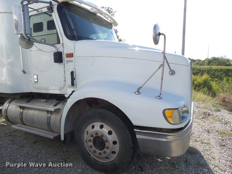 image for item K1138 2006 International 9400i semi truck