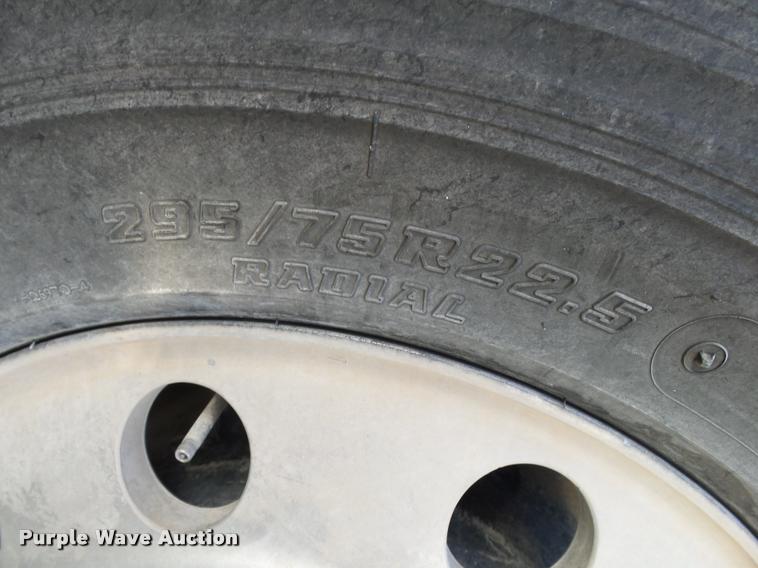 image for item K1138 2006 International 9400i semi truck