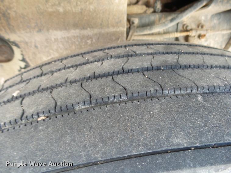 image for item K1138 2006 International 9400i semi truck