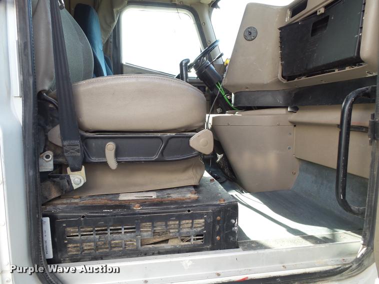 image for item K1138 2006 International 9400i semi truck